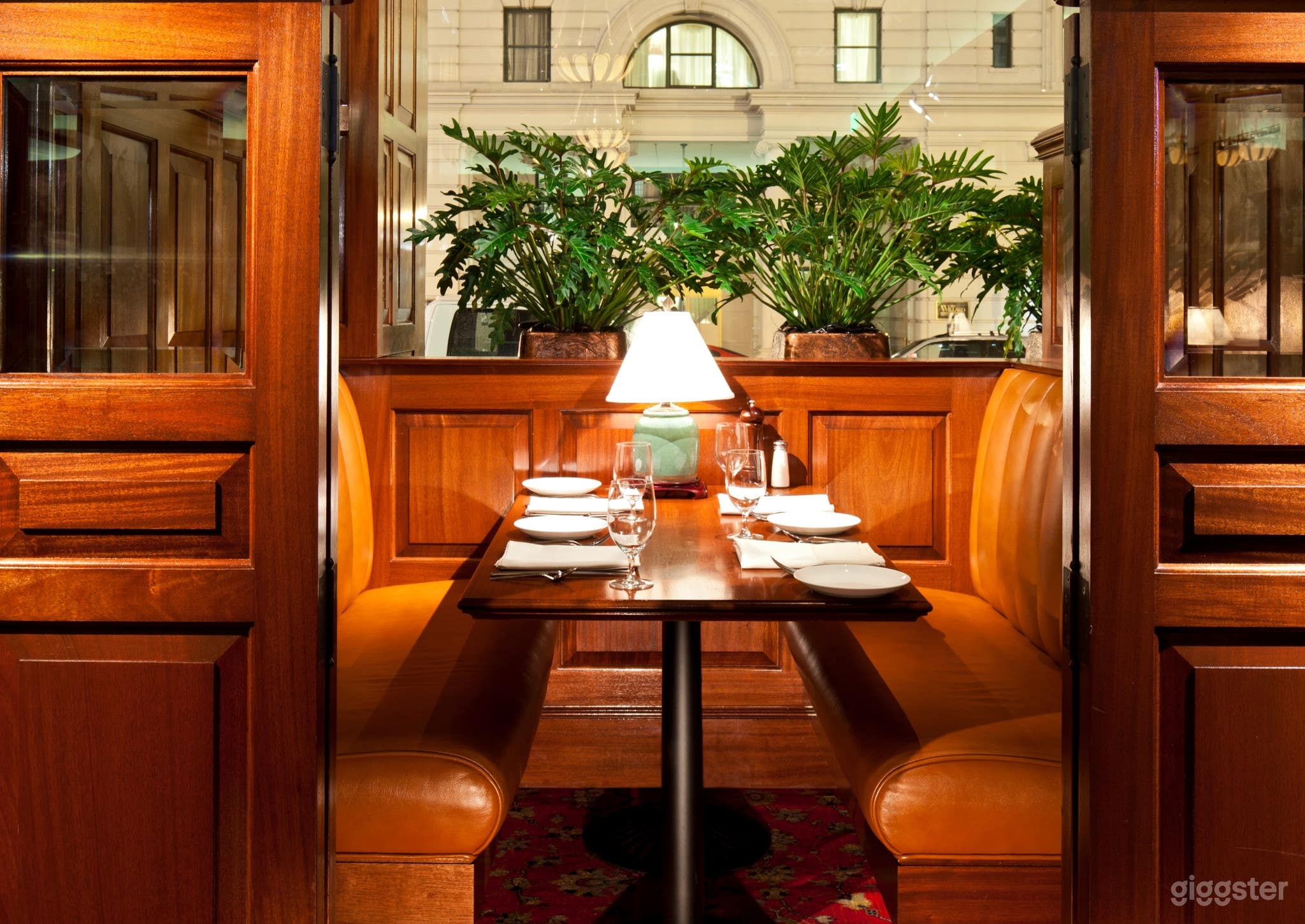 Tavern Like Atmosphere Bar Photo 4