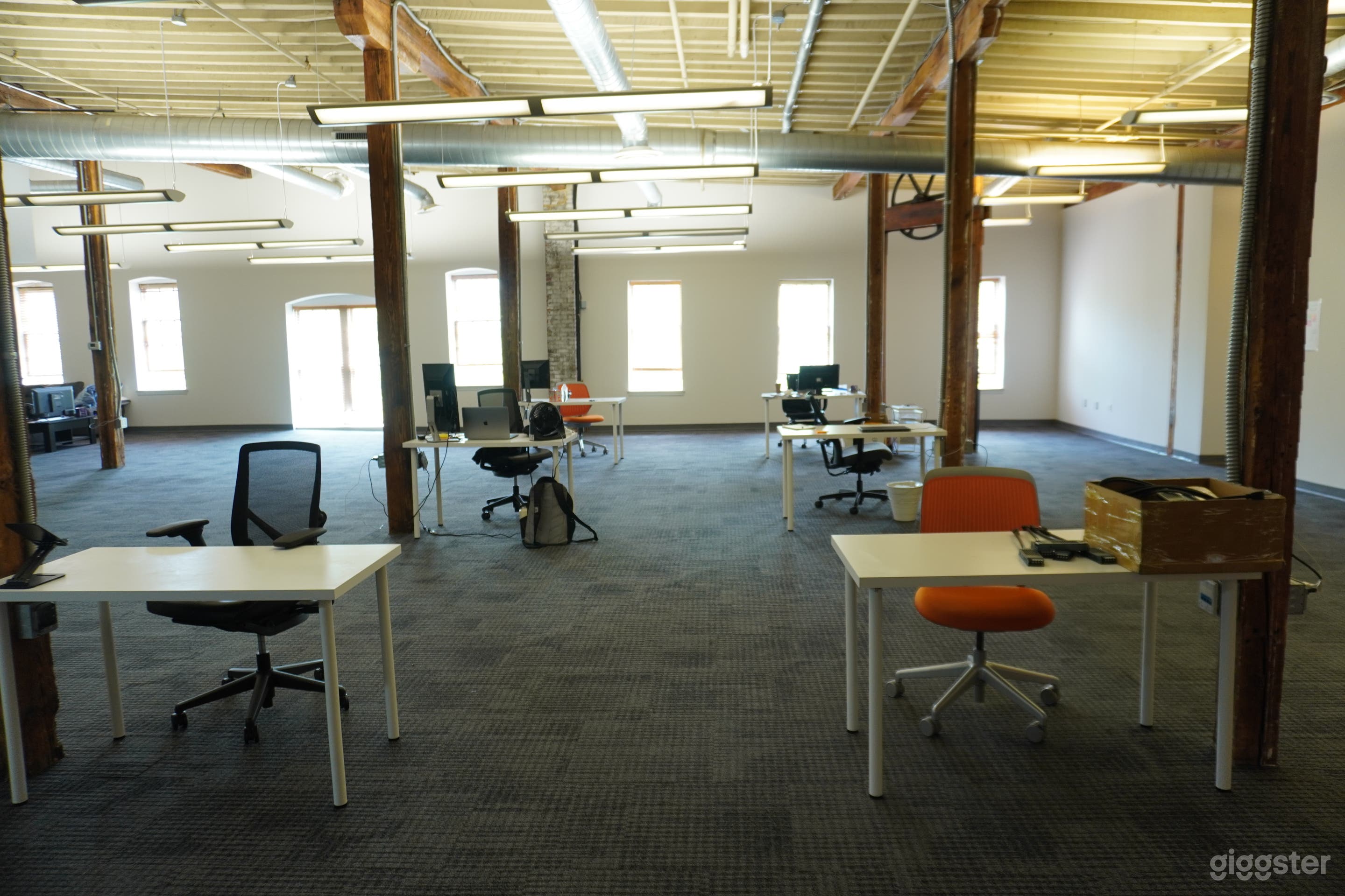 Multiple Versatile Studios Buyout w/ Skyline w/ Views Photo 3