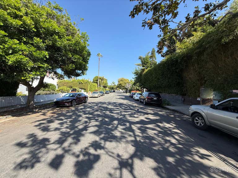  Hidden Gem with Modern Design 