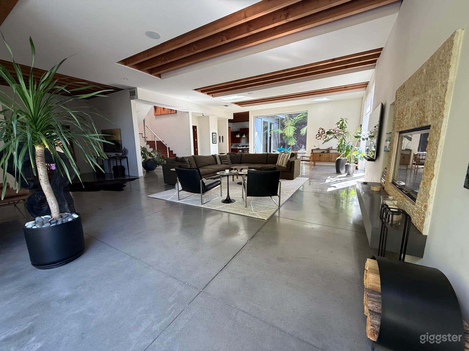 Hidden Gem with Modern Design Photo 3