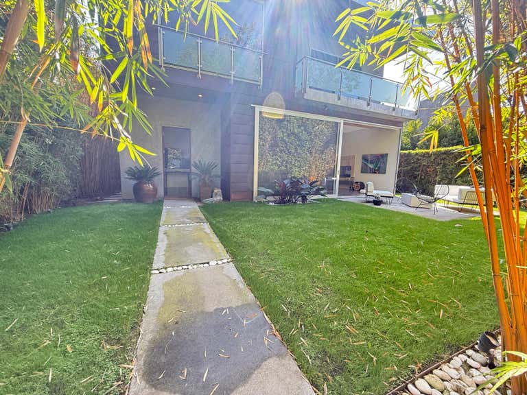  Hidden Gem with Modern Design 