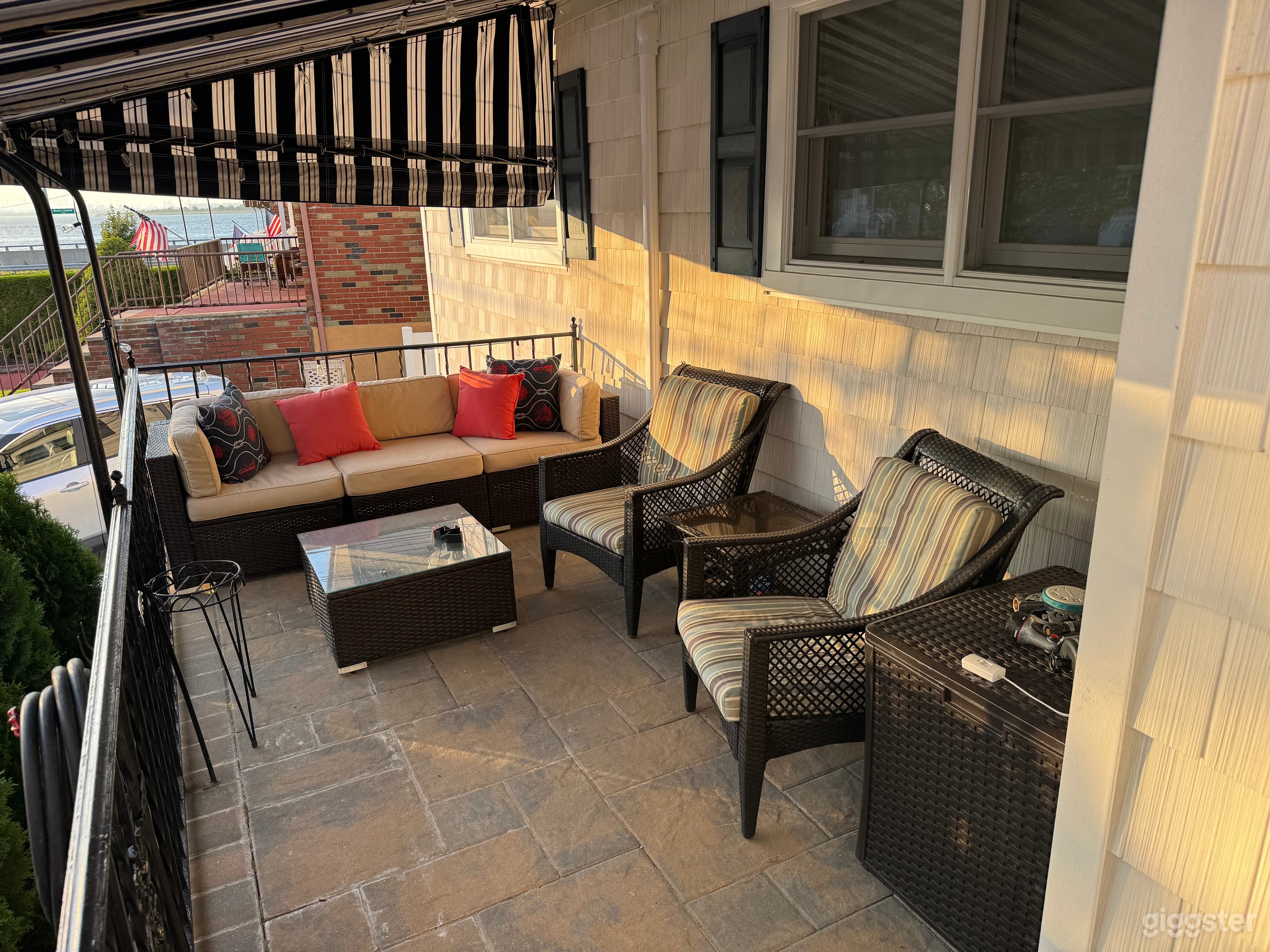 Colonial Family Home Photo 3