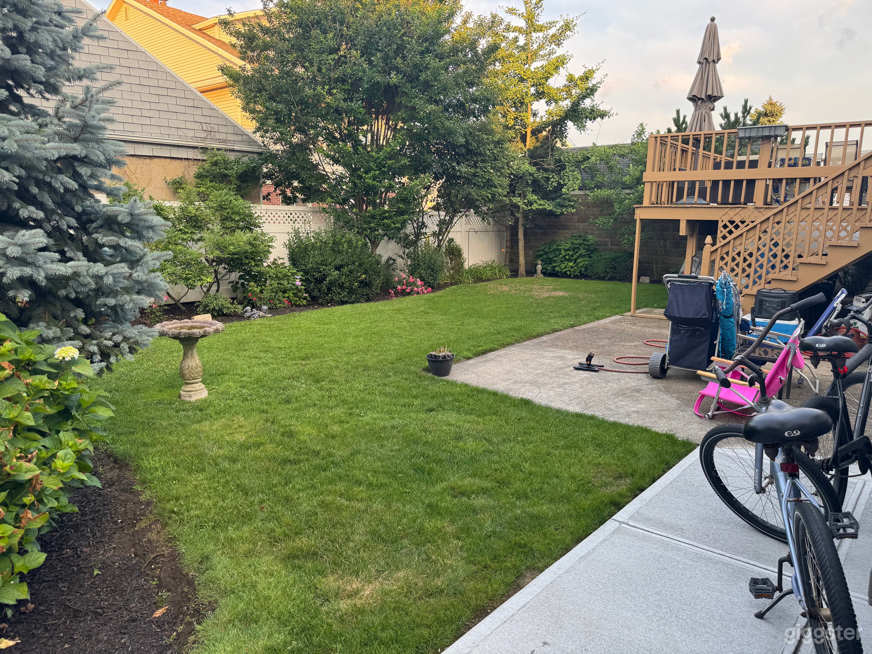 Colonial Family Home Photo 4