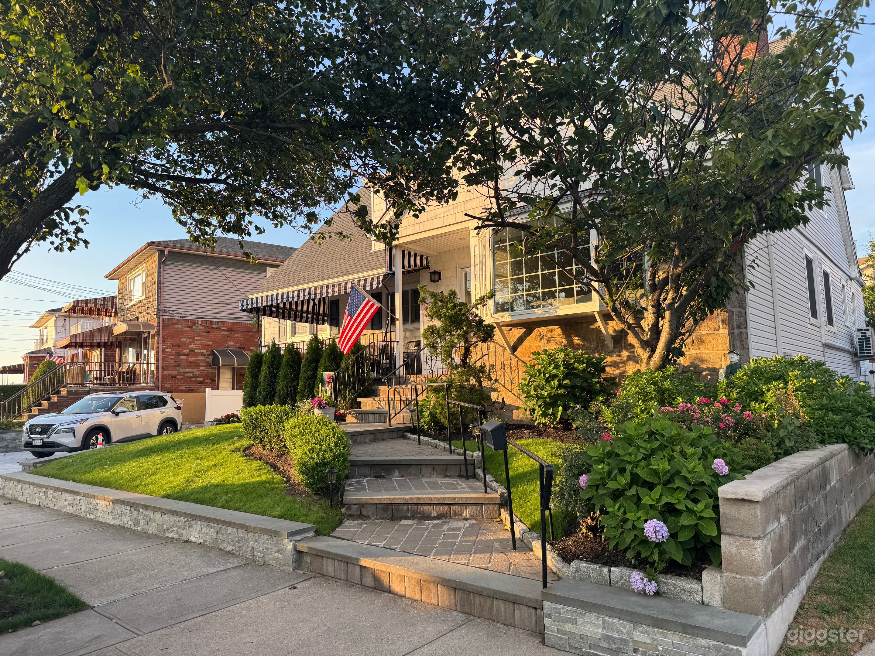 Colonial Family Home Photo 2