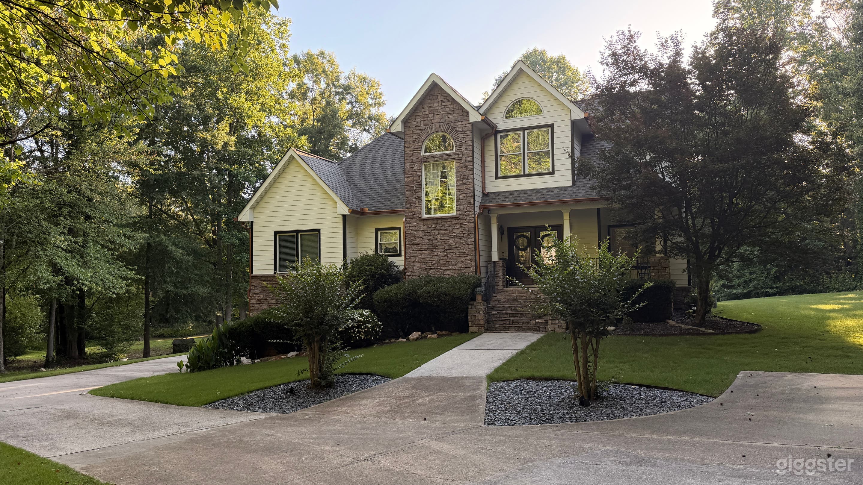 Secluded 16-Acre Estate for Film, Photography & Events Photo 1