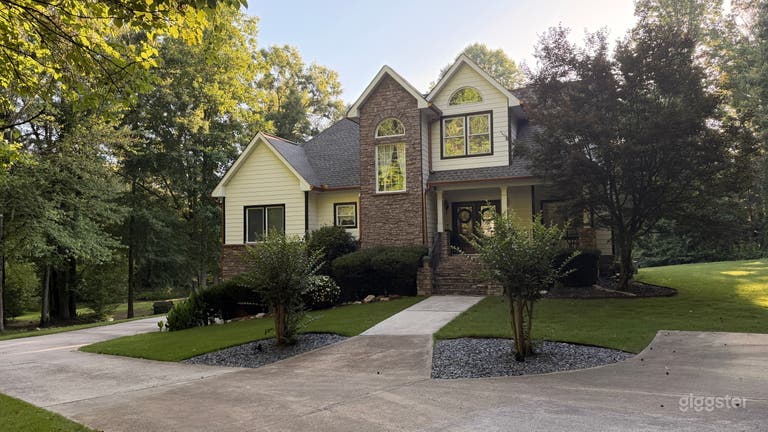  Secluded 16-Acre Estate for Film, Photography & Events 