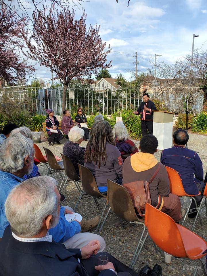 Green, Gorgeous Garden Area Photo 2