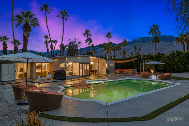  Palm Springs Oasis with Giant Salt Water Pool/Spa 