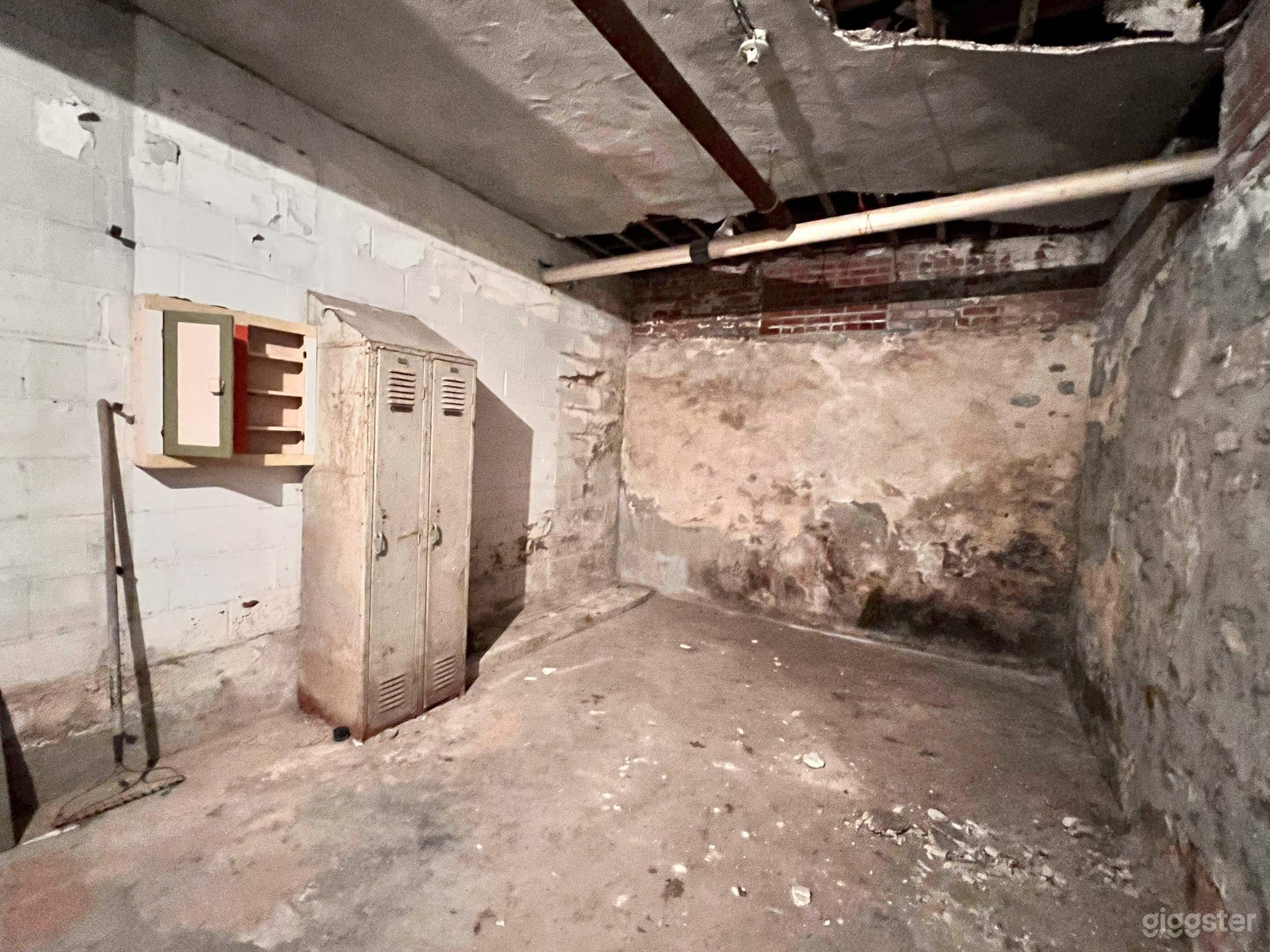 Scary Horror Movie Basement in Historic Schoolhouse Photo 4