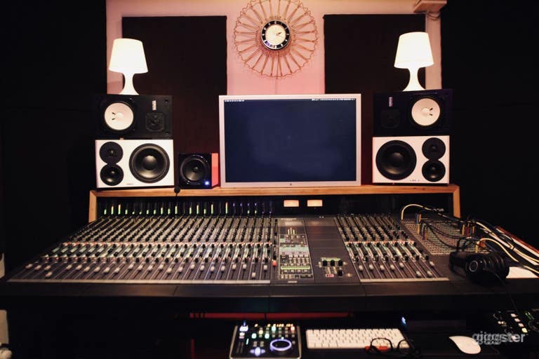  Recording Studio close to downtown 