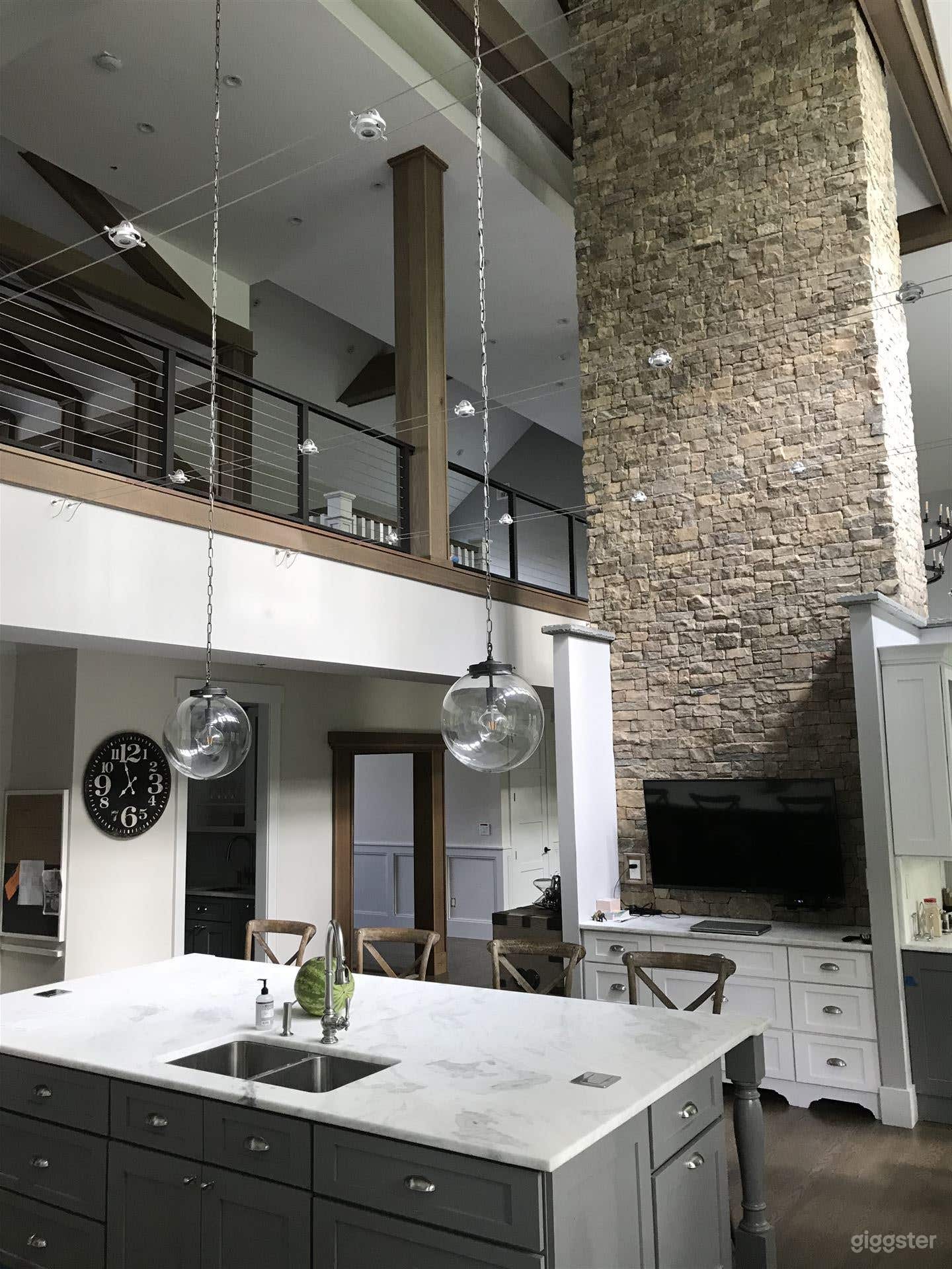 Modern, upscale suburban home Photo 1