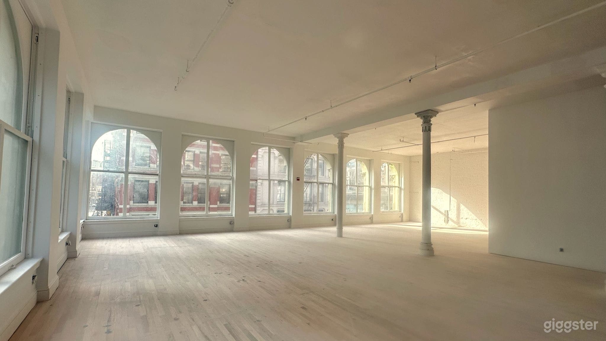 Beautiful Prime Location Soho Space Photo 2