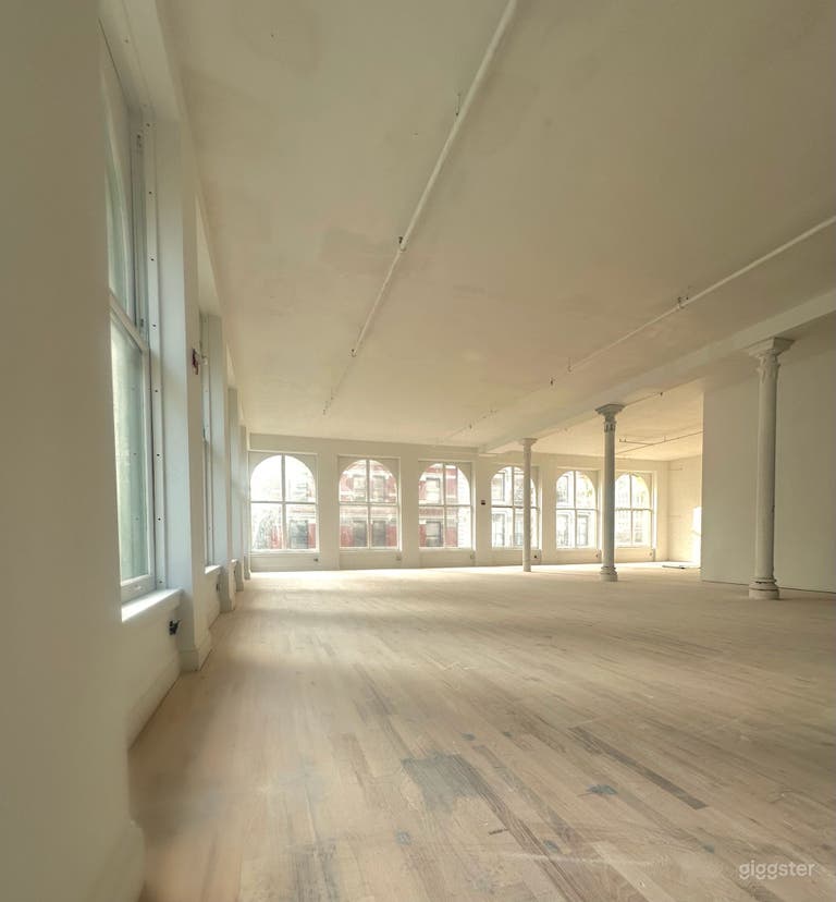  Lightning Society - Beautiful Prime Location Soho Space 