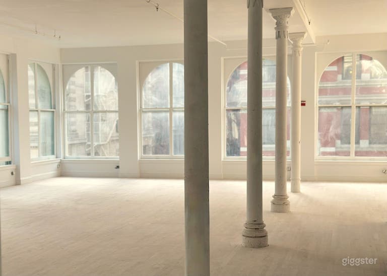  Lightning Society - Beautiful Prime Location Soho Space 