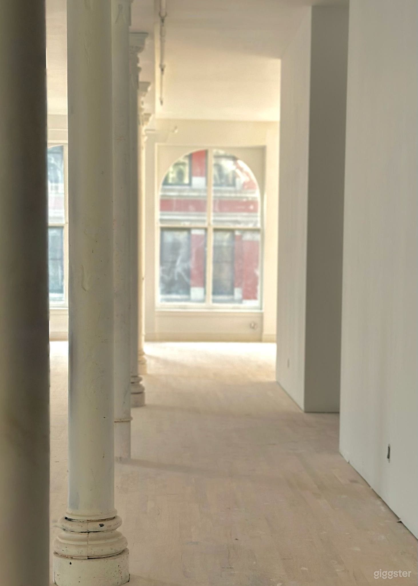 Beautiful Prime Location Soho Space Photo 3