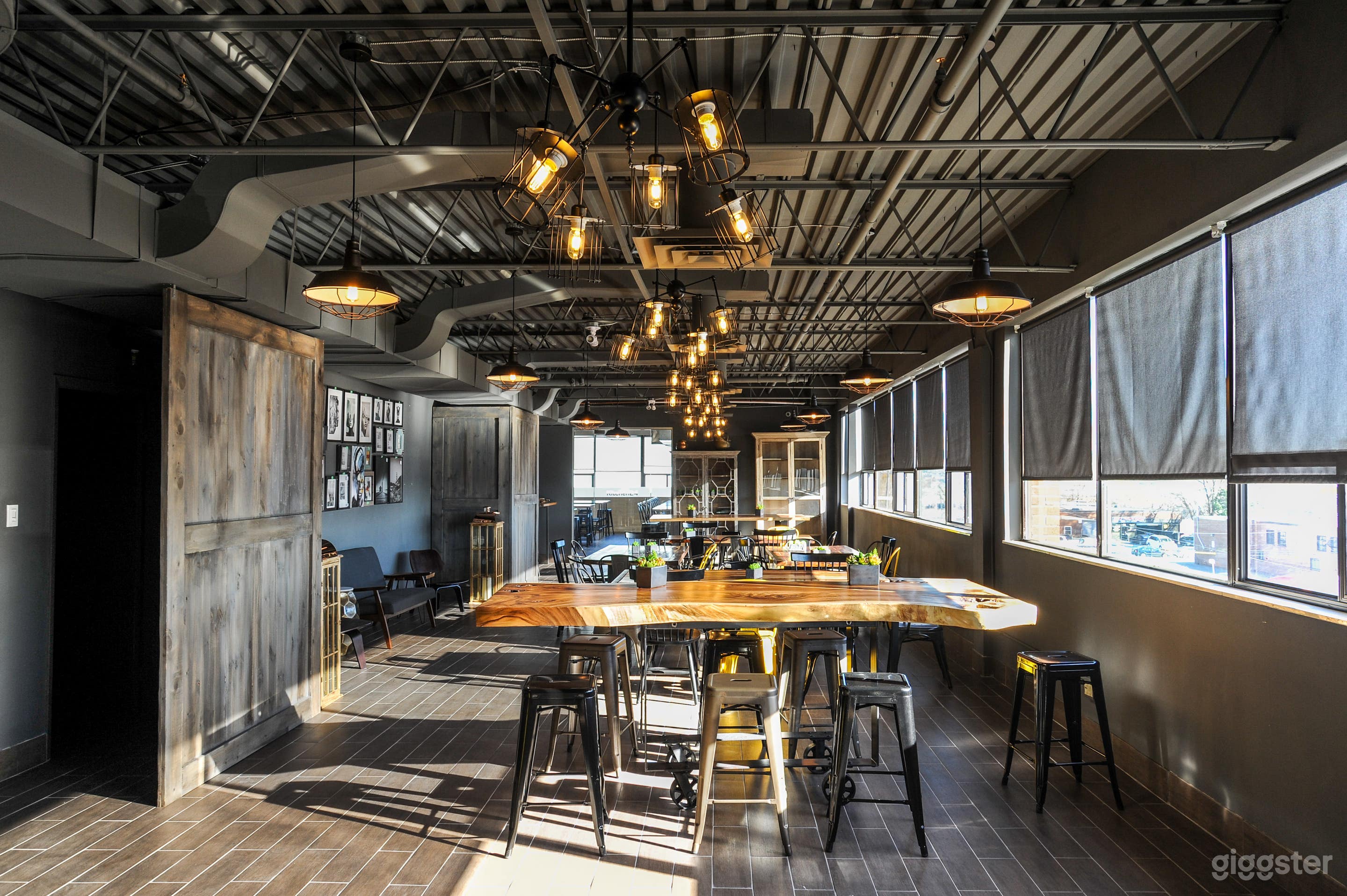 Versatile cooking Studio, Lounge &amp; Conference room Photo 4