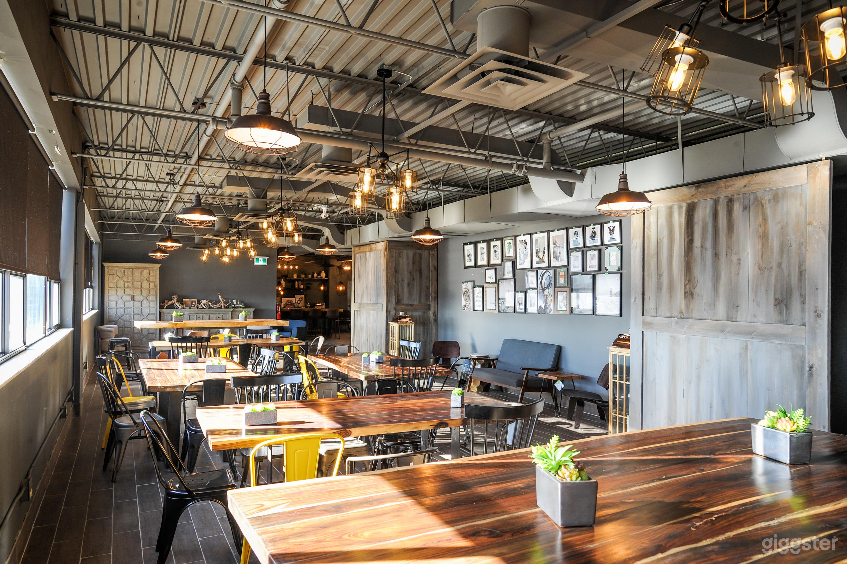 Versatile cooking Studio, Lounge &amp; Conference room Photo 2