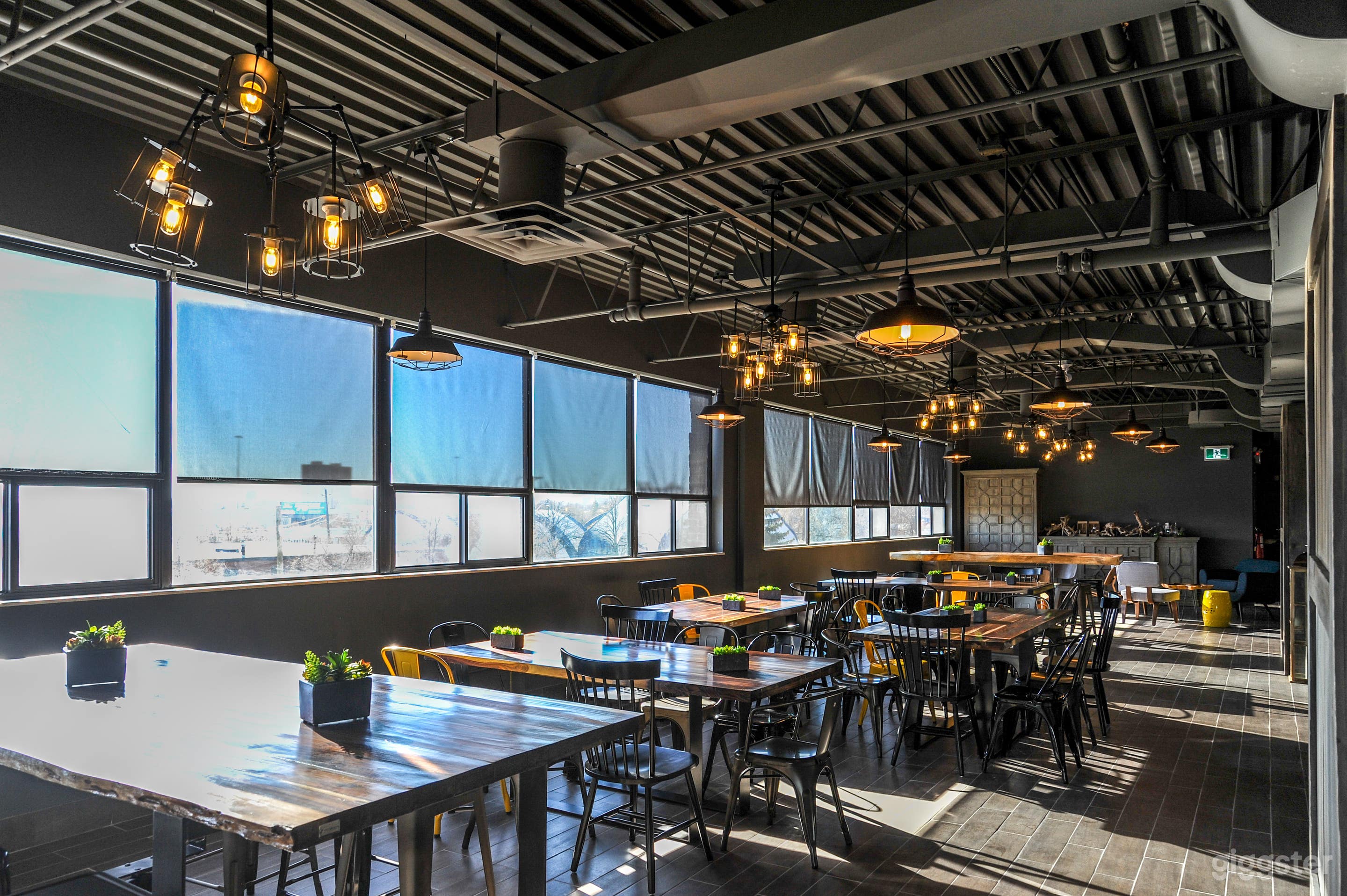 Versatile cooking Studio, Lounge &amp; Conference room Photo 3