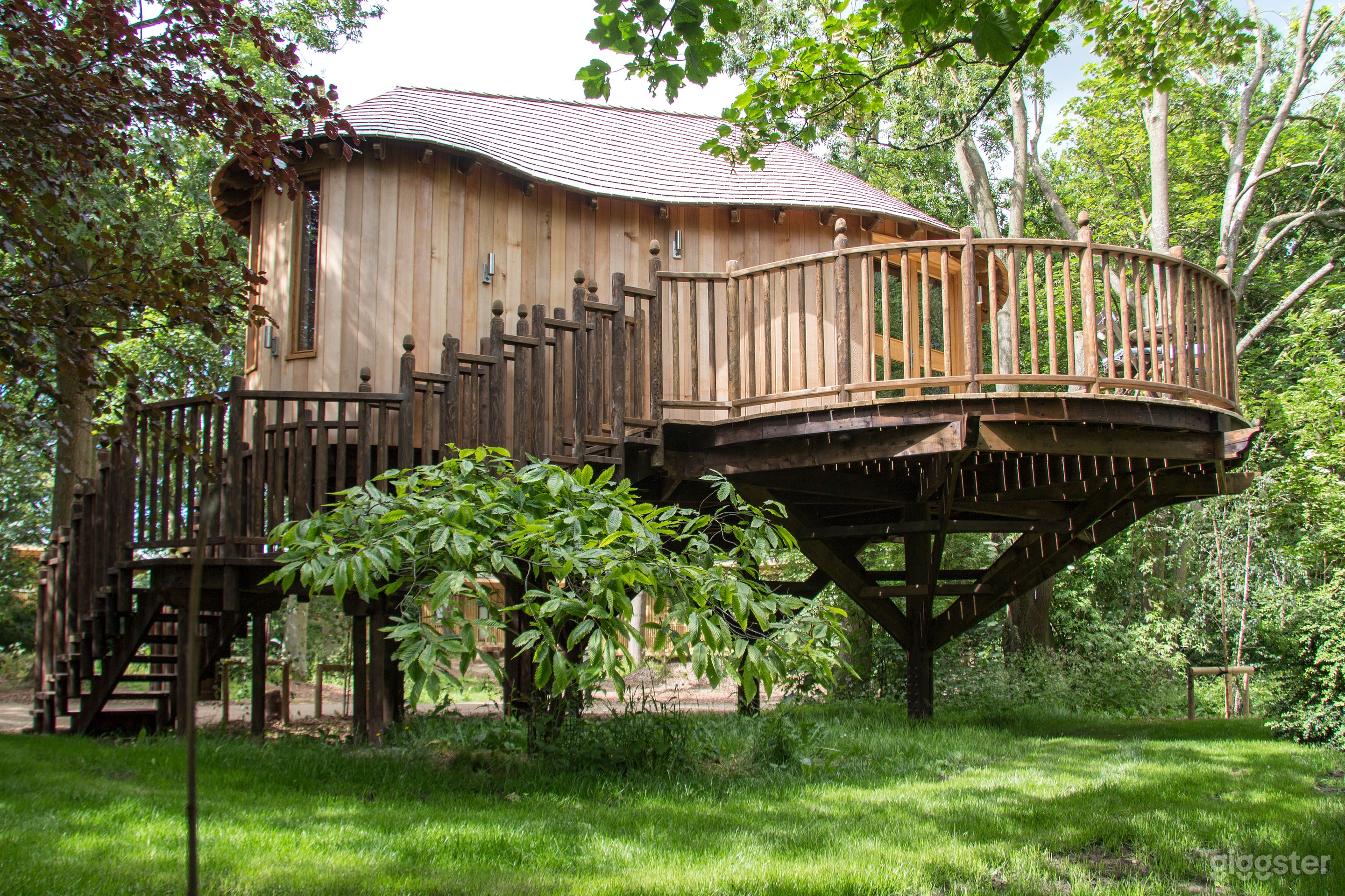 Treehouse Exterior side angle - staircase view 