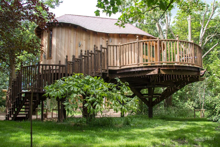  Treehouse Exterior side angle - staircase view  