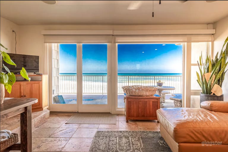  Stylish Modern House with Neutral Décor 