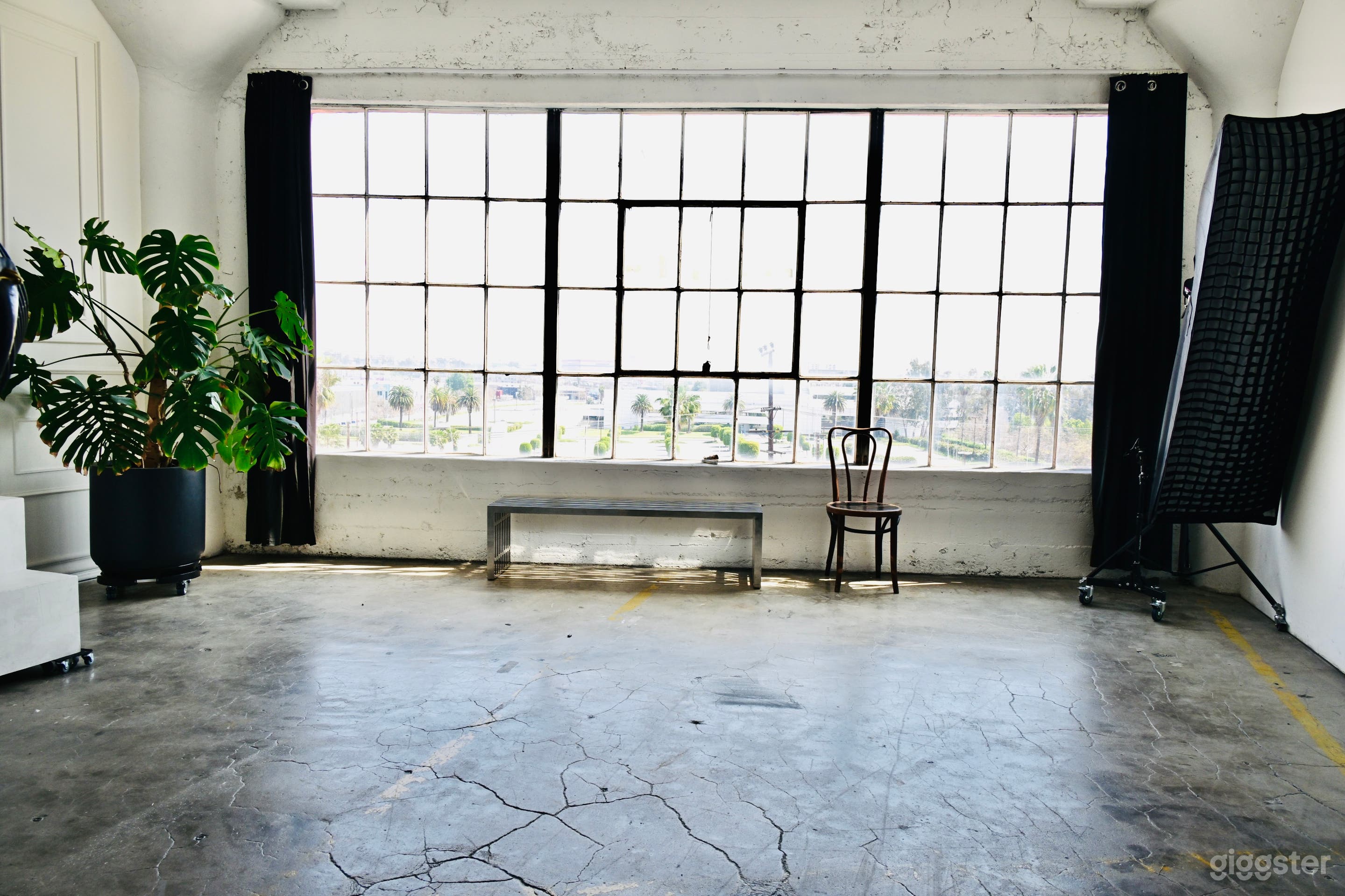 Amazing Photo/ Video Studio Downtown! Come Create! Photo 1