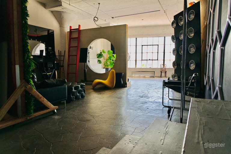  Amazing Photo/ Video Studio Downtown! Come Create! 