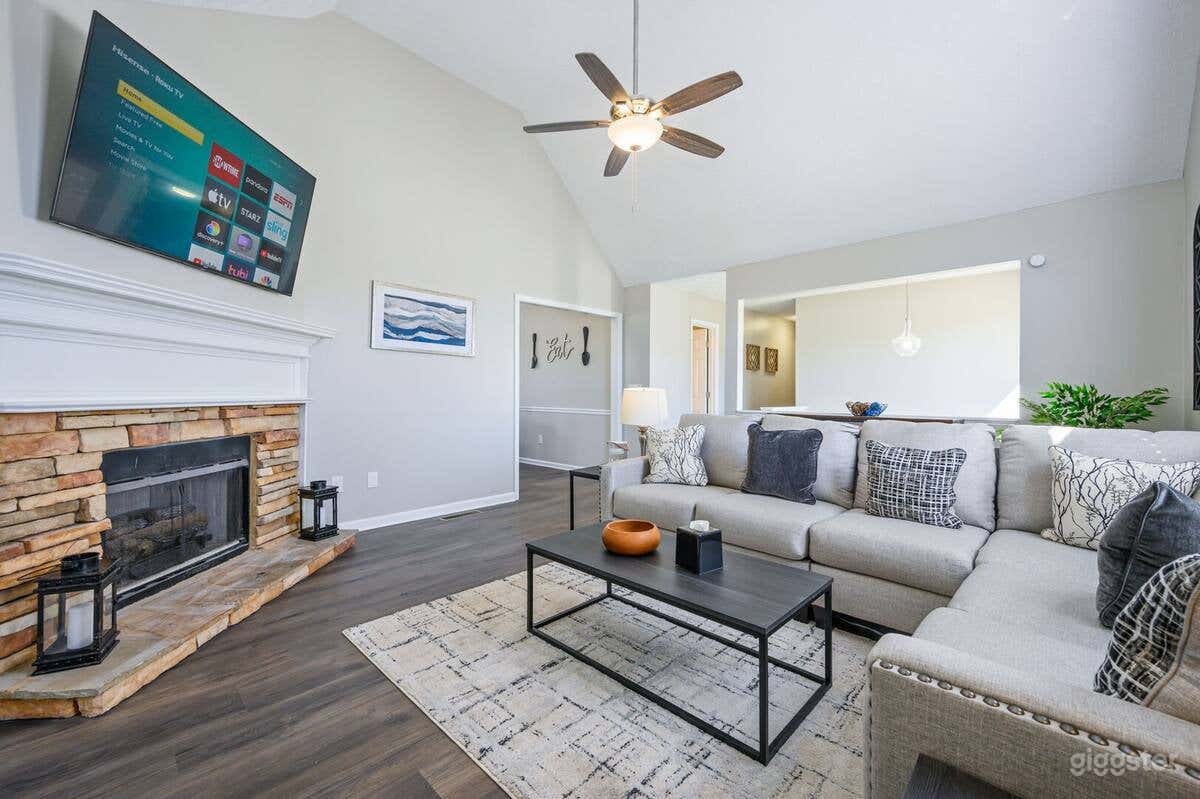 Plan A Trip To The Lake In This Open Air Cozy Home Photo 1