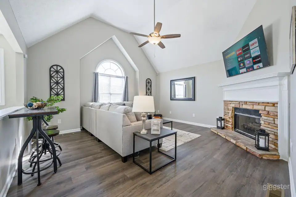 Plan A Trip To The Lake In This Open Air Cozy Home Photo 2