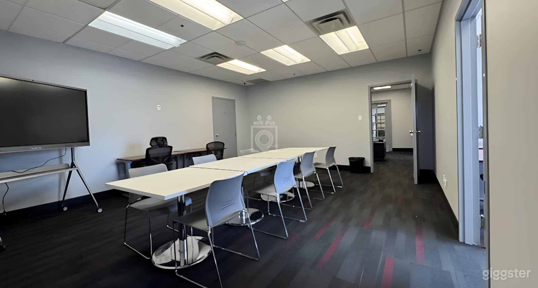 Professional 12-Seater Conference Room with TV Photo 2