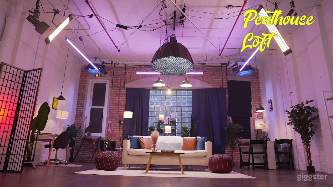 Industrial Penthouse Studio w/ Lighting &amp; Rooftop Photo 2
