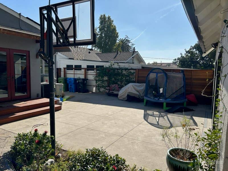 Half Basketball Court in L.A. Photo 3