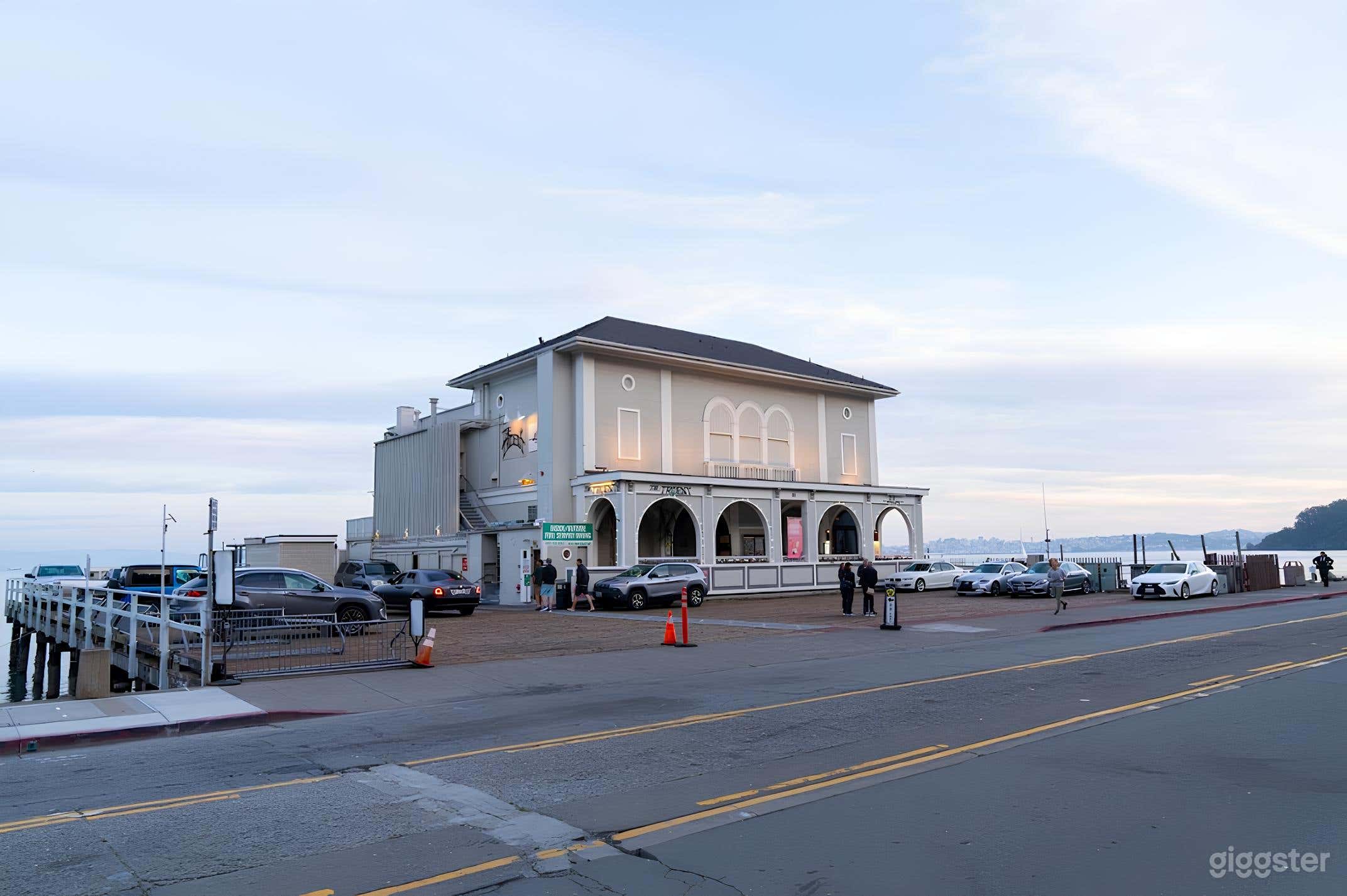 Restaurant with awe-inspiring views Photo 1