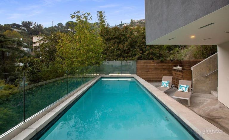  Hollywood Hills Mansion w/ Panoramic City Views 