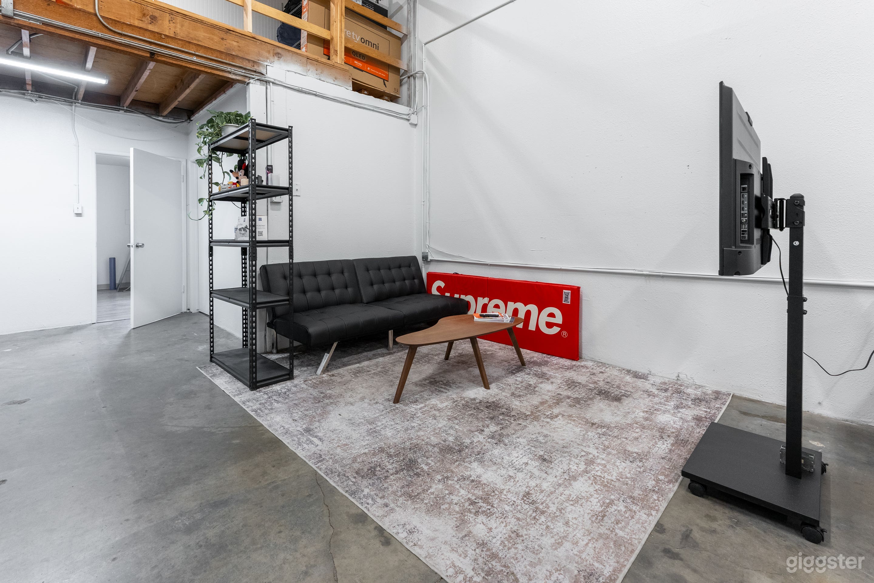 Warehouse Studio Photo 4