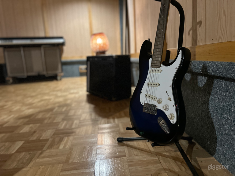  Cozy Wood Paneled Podcast & Interview Studio  