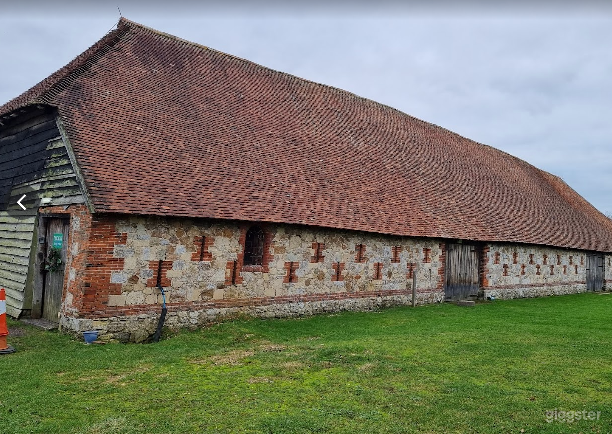 Spacious Garden with Fishing Lake Photo 3