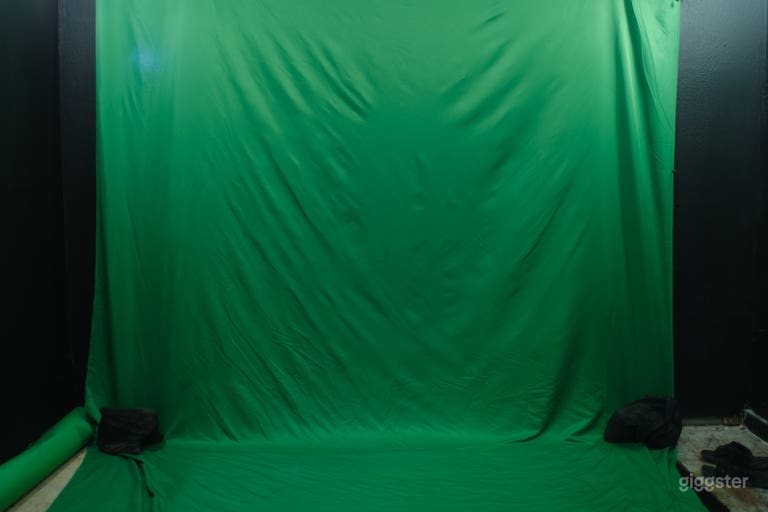  MEDIA ROOM - PHOTOGRAPHY/ VIDEOGRAPHY GREEN SCREEN 