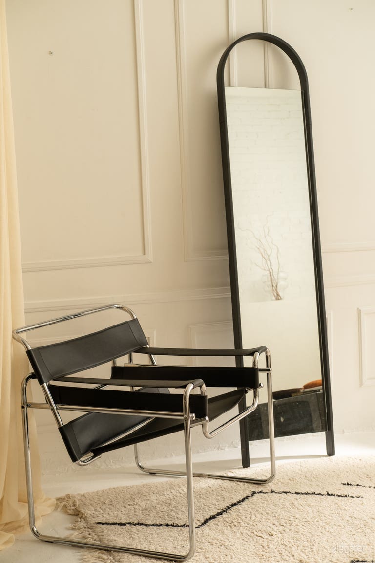  Downtown Bright Hard Loft with Natural Light 