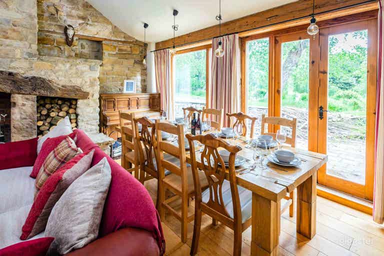  Stylish & Elegant Country Barn Conversion 