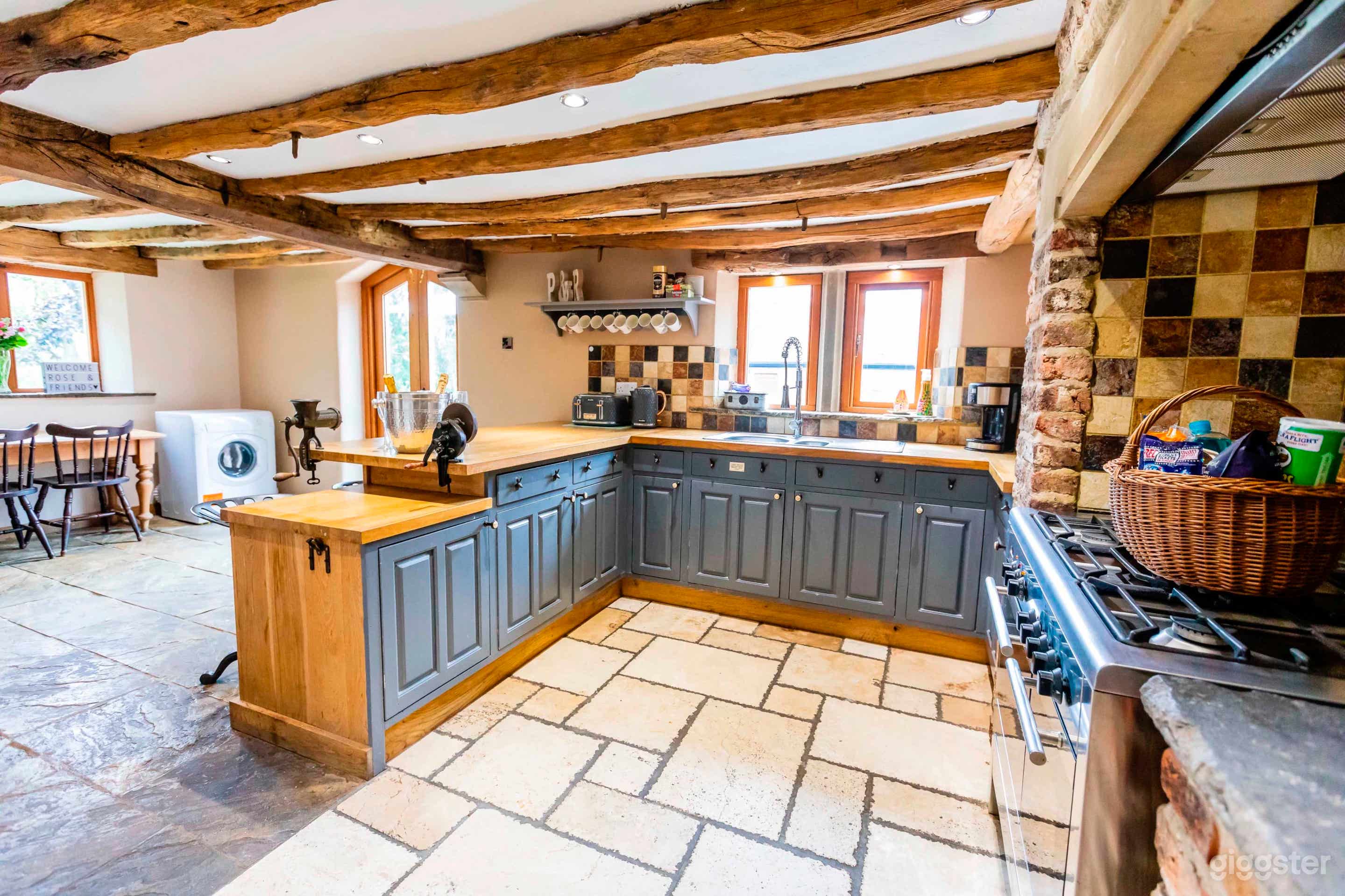 Stylish & Elegant Country Barn Conversion Photo 3