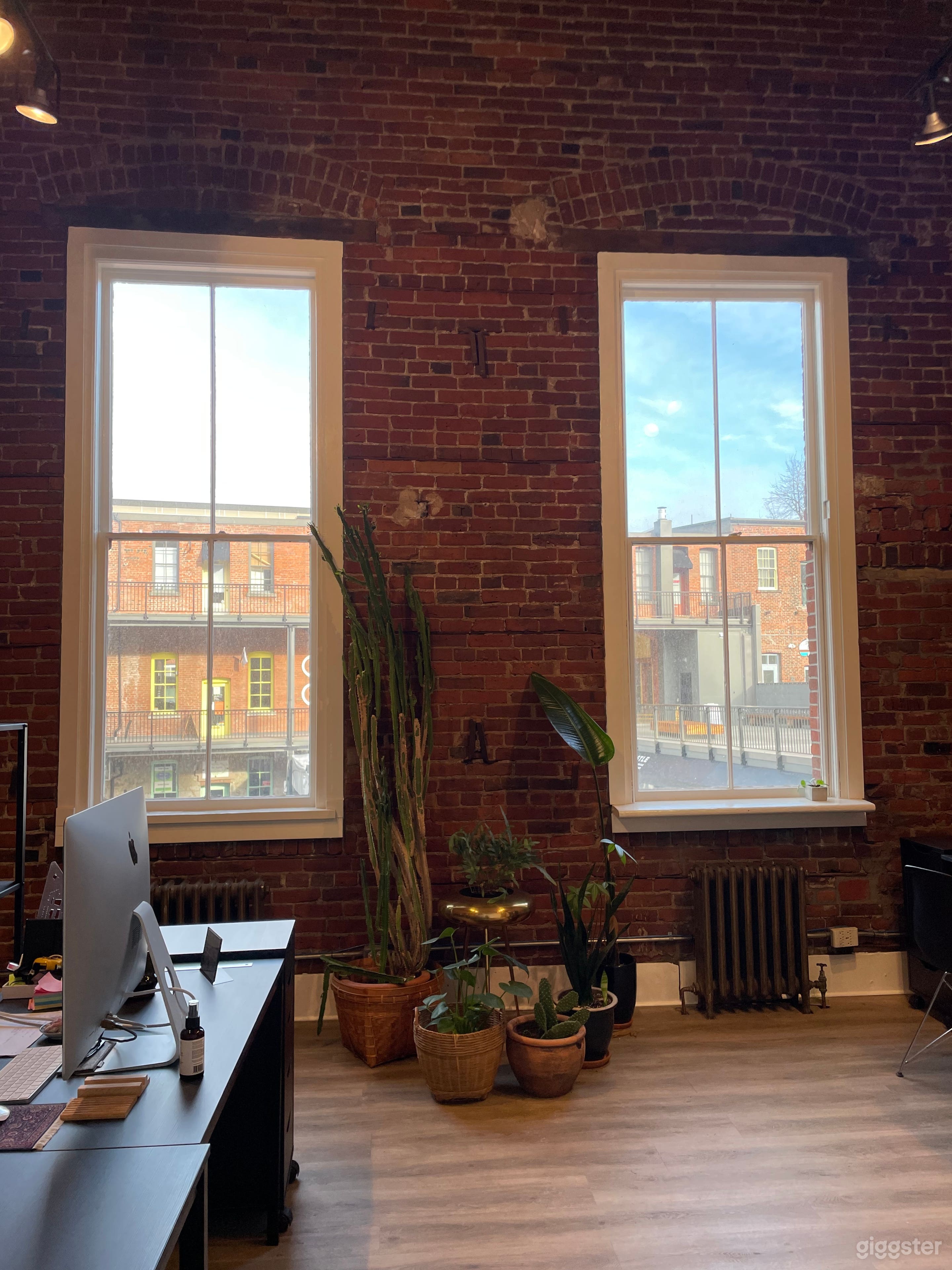 Historic Red Brick Studio Photo 3