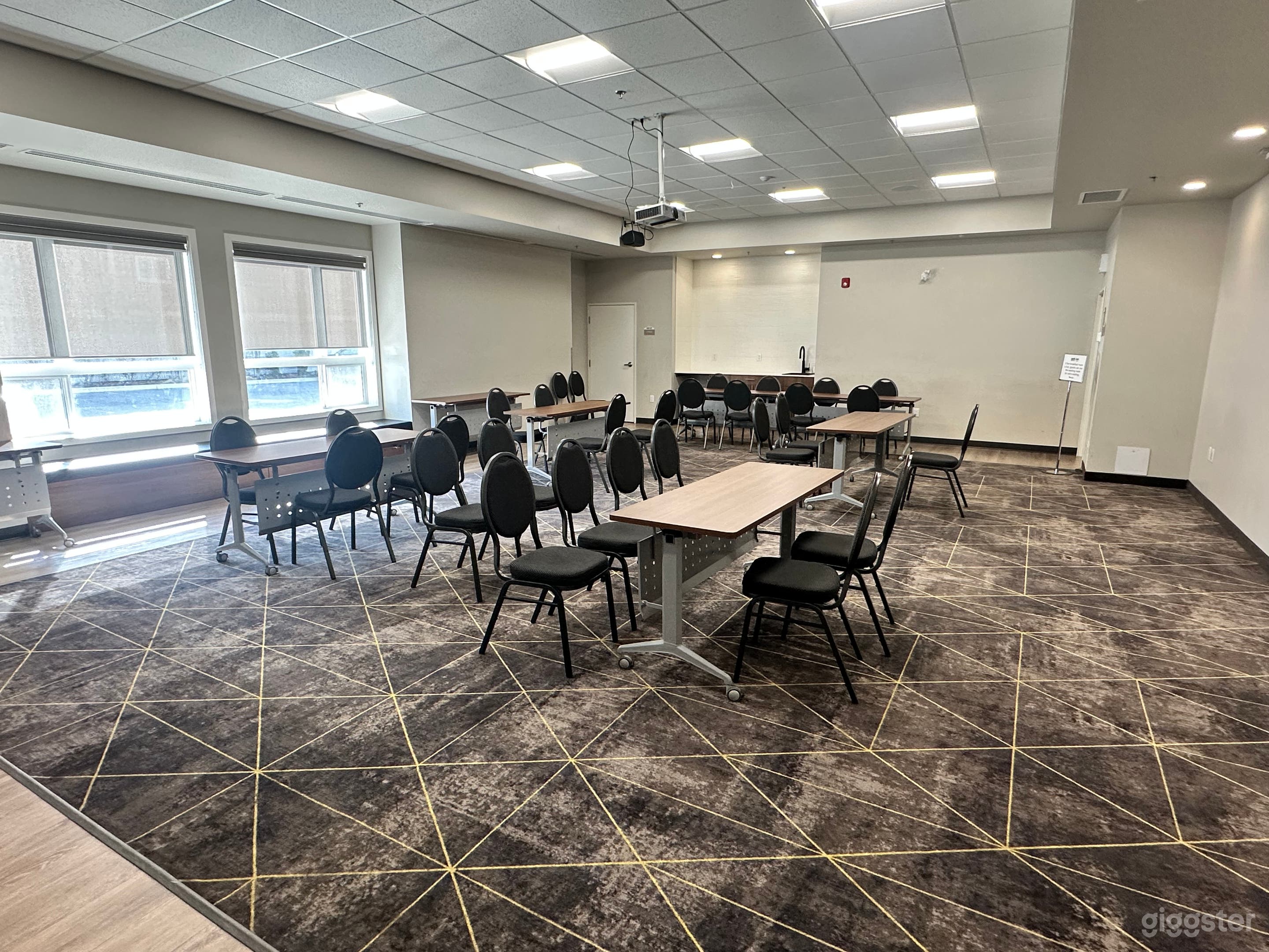 Bright & Versatile Conference Space for Meetings & Workshops Photo 3