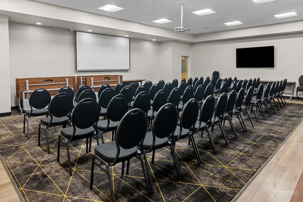 Bright & Versatile Conference Space for Meetings & Workshops Photo 1