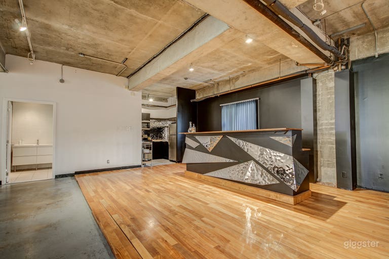  Stunning Design Loft in the Heart of Plateau Mont-Royal 