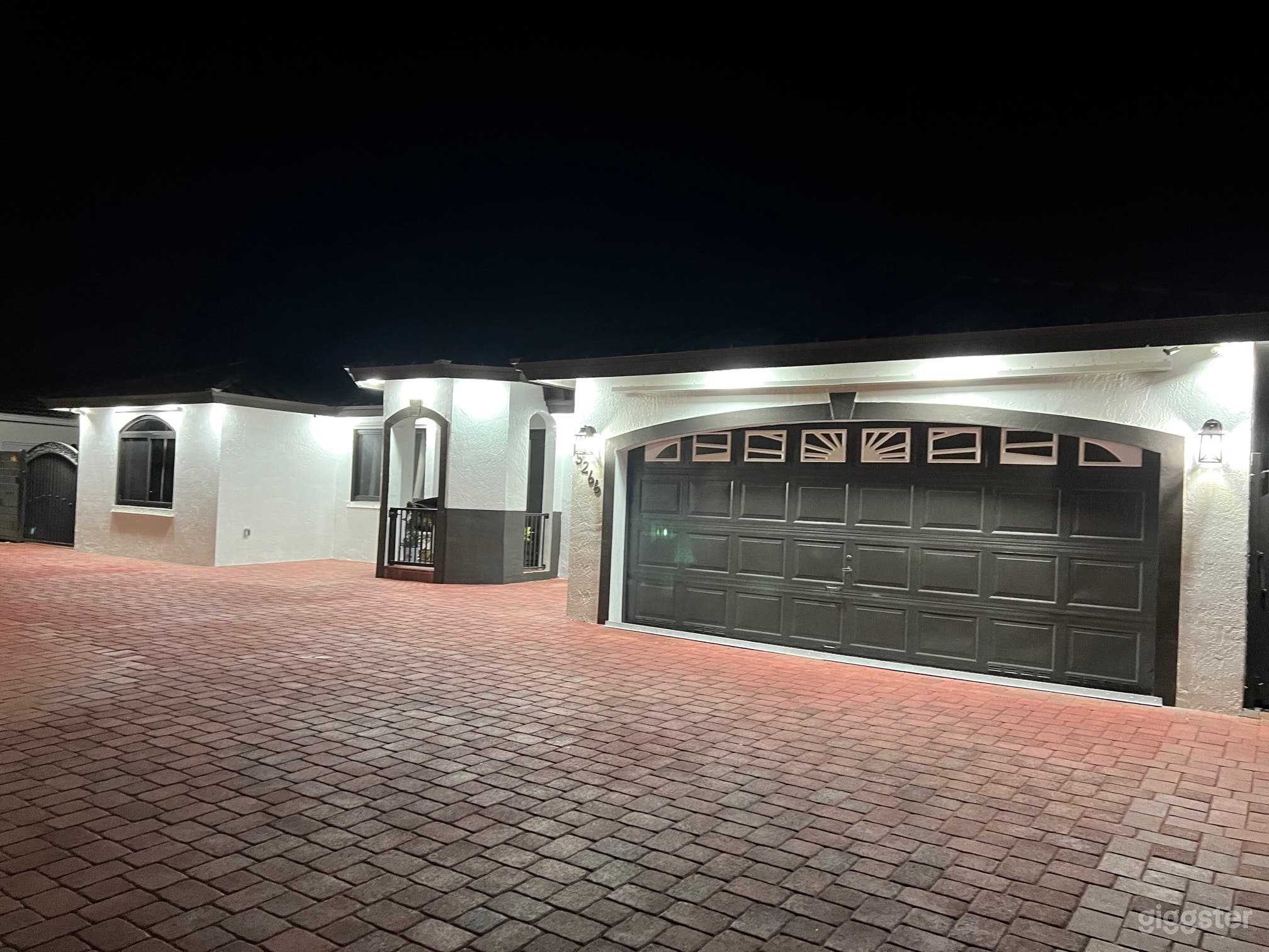 Beautiful Single Family 4/3 Home With Pool &amp; Tiki  Photo 3