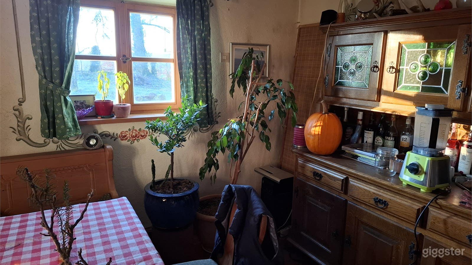 Tiny Alpine-Style House with a View of the Alps Photo 3