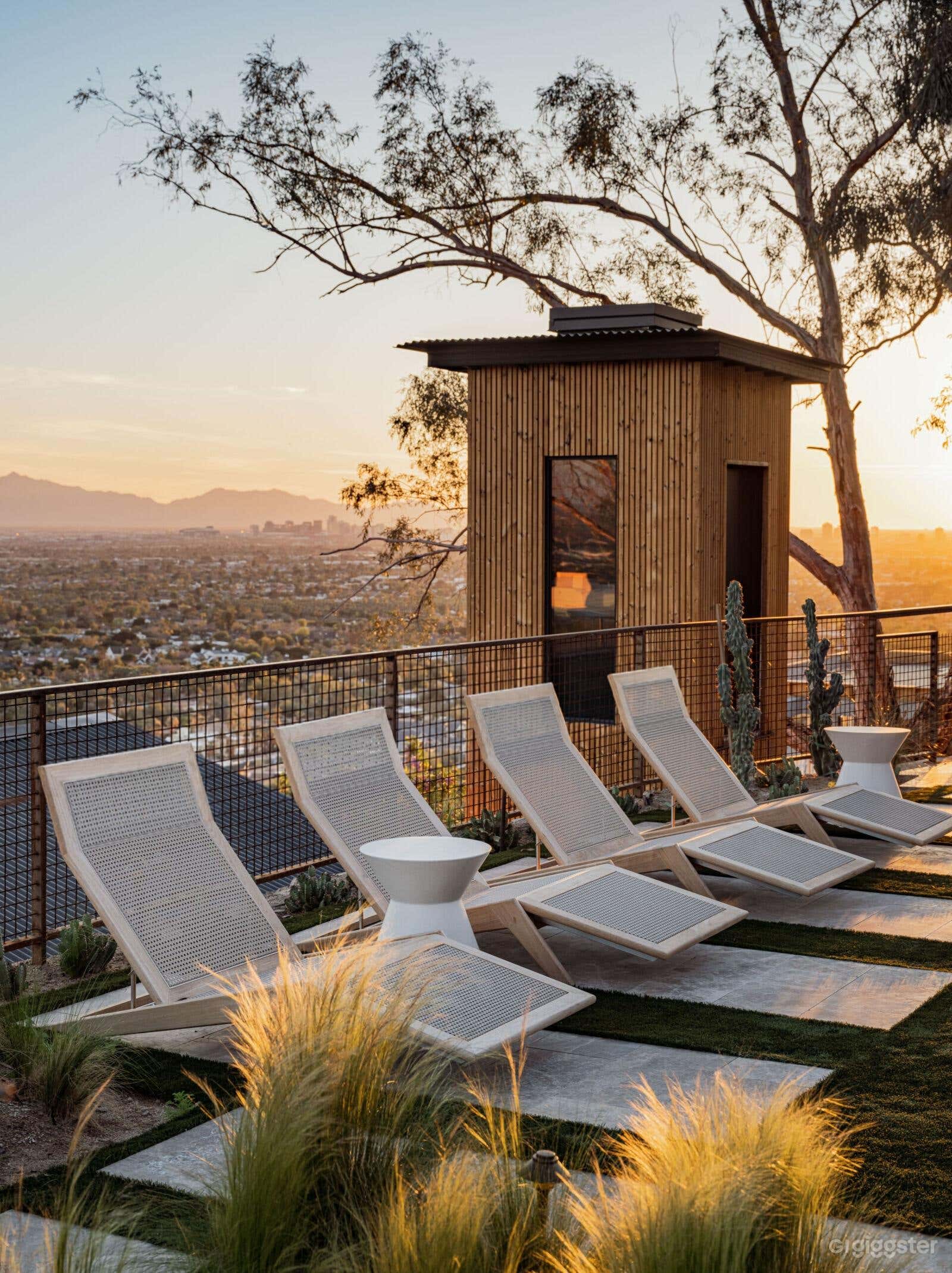 Luxury Camelback Mountainside Pool Retreat Photo 4