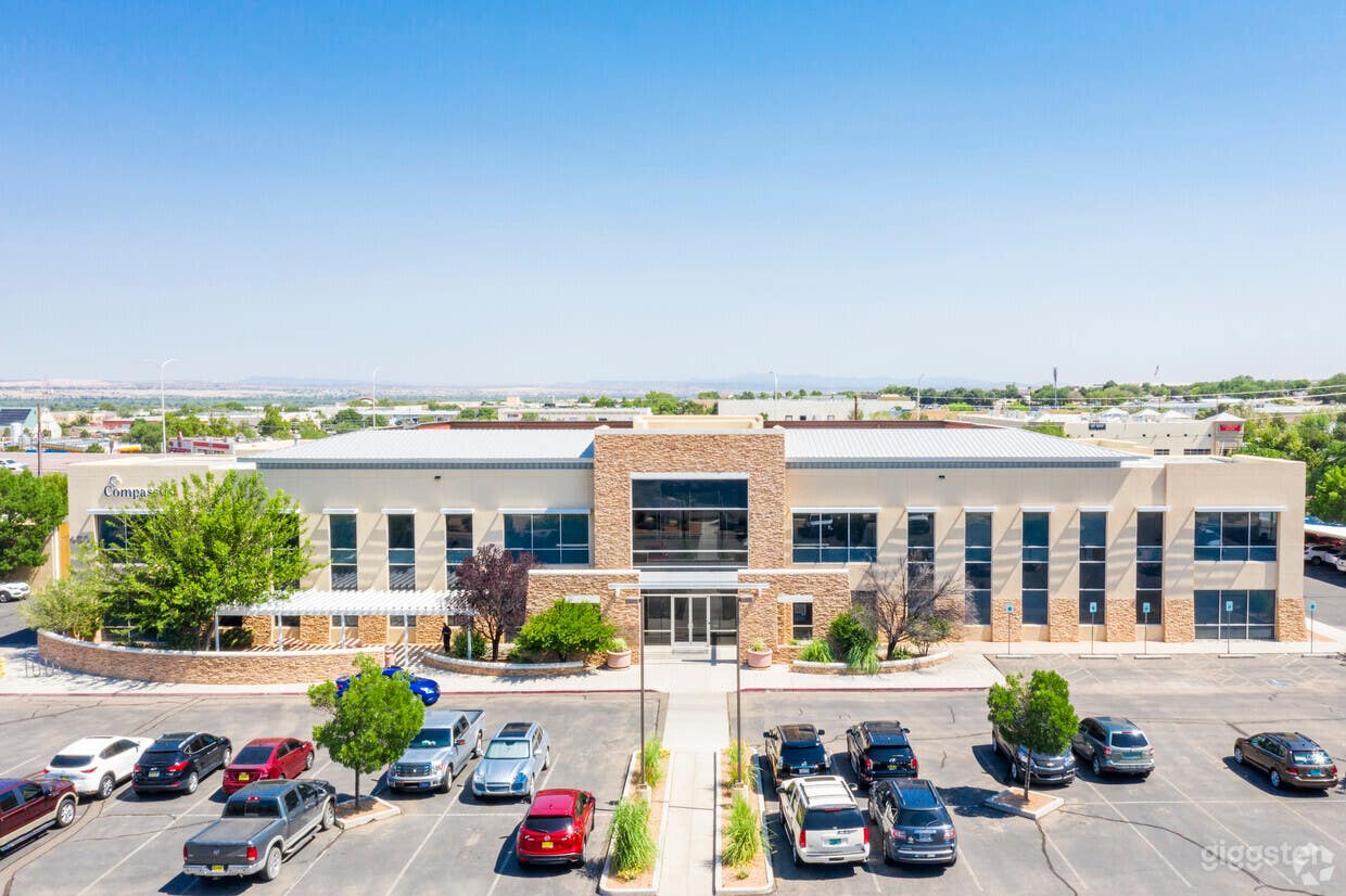 Well-kept Conference Rooms in Albuquerque - NE Photo 2