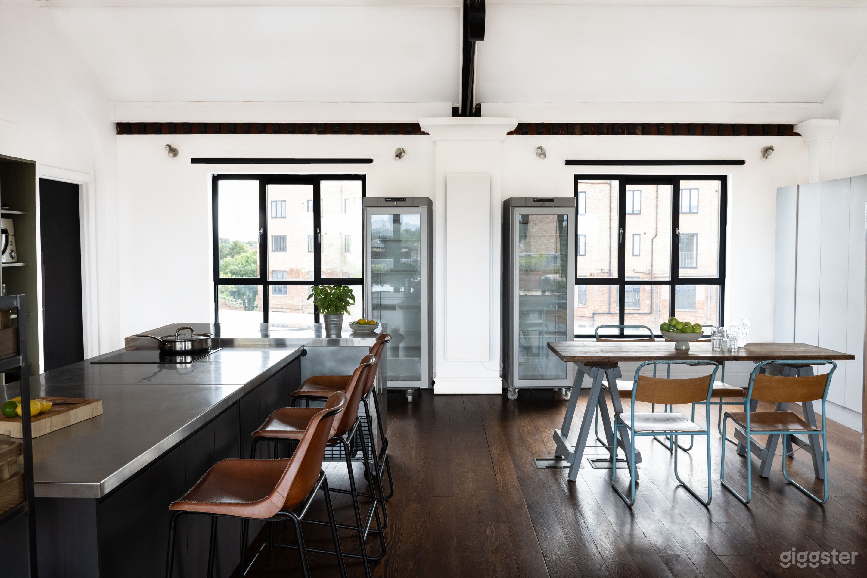 Studio space ideal for food photography. Photo 2